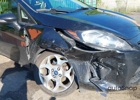 2013 Ford Fiesta Titanium z USA, uszkodzony, nr VIN 3FADP4FJ2DM175184